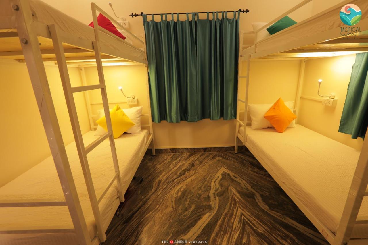 Tropical Wave Hostel Morjim Goa Zewnętrze zdjęcie