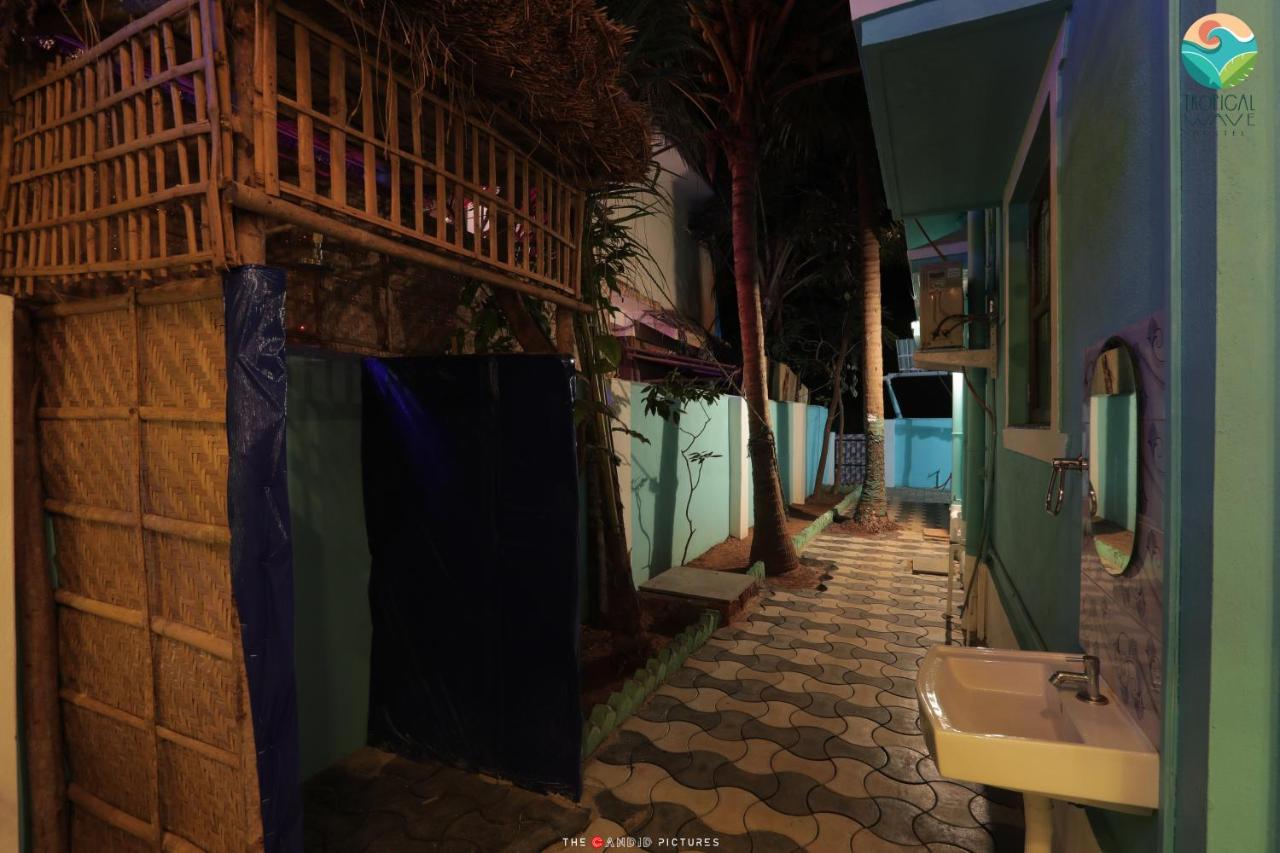 Tropical Wave Hostel Morjim Goa Zewnętrze zdjęcie