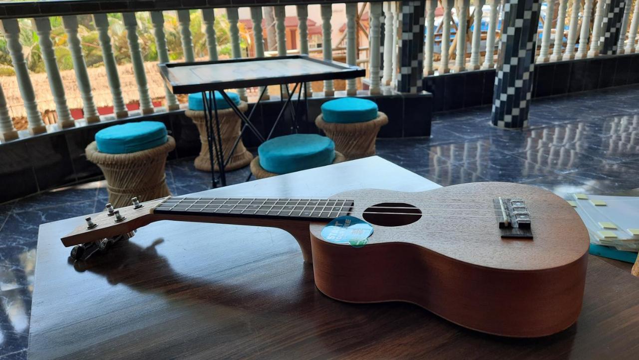 Tropical Wave Hostel Morjim Goa Zewnętrze zdjęcie