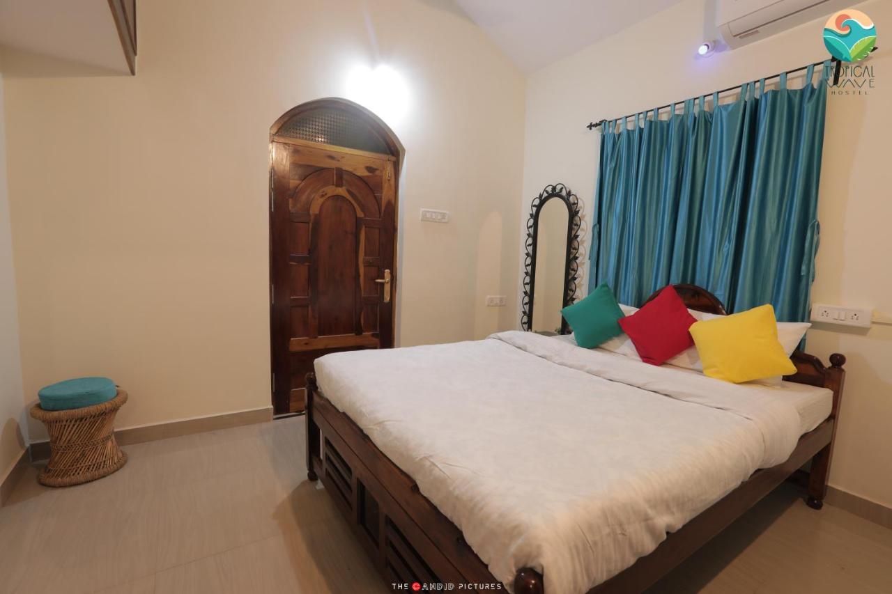 Tropical Wave Hostel Morjim Goa Zewnętrze zdjęcie