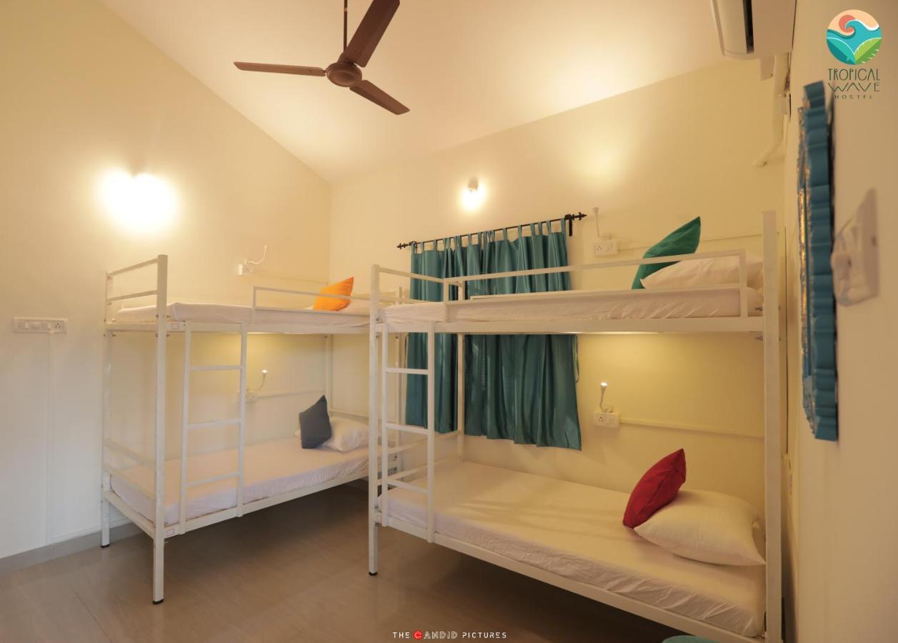 Tropical Wave Hostel Morjim Goa Zewnętrze zdjęcie