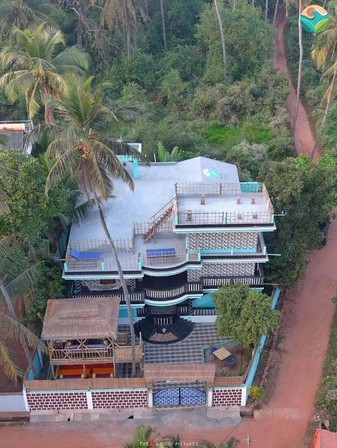 Tropical Wave Hostel Morjim Goa Zewnętrze zdjęcie
