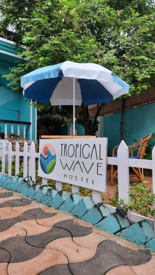 Tropical Wave Hostel Morjim Goa Zewnętrze zdjęcie