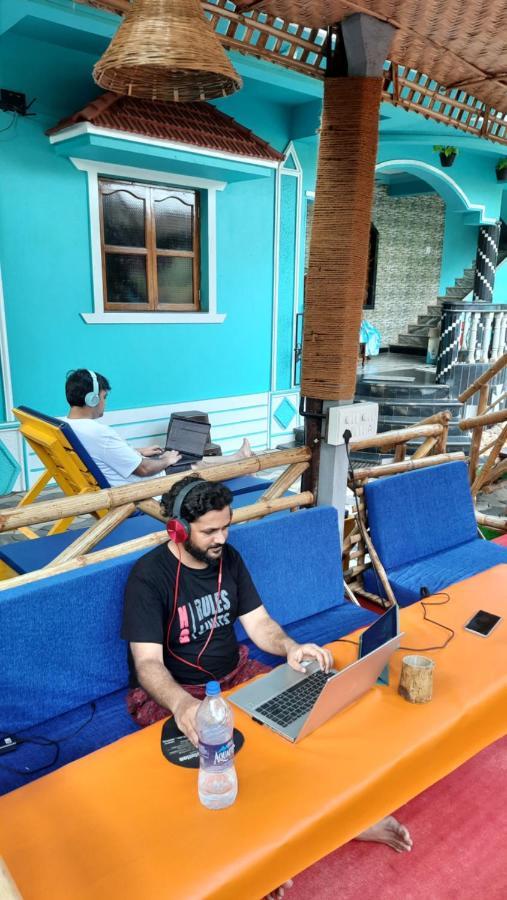 Tropical Wave Hostel Morjim Goa Zewnętrze zdjęcie
