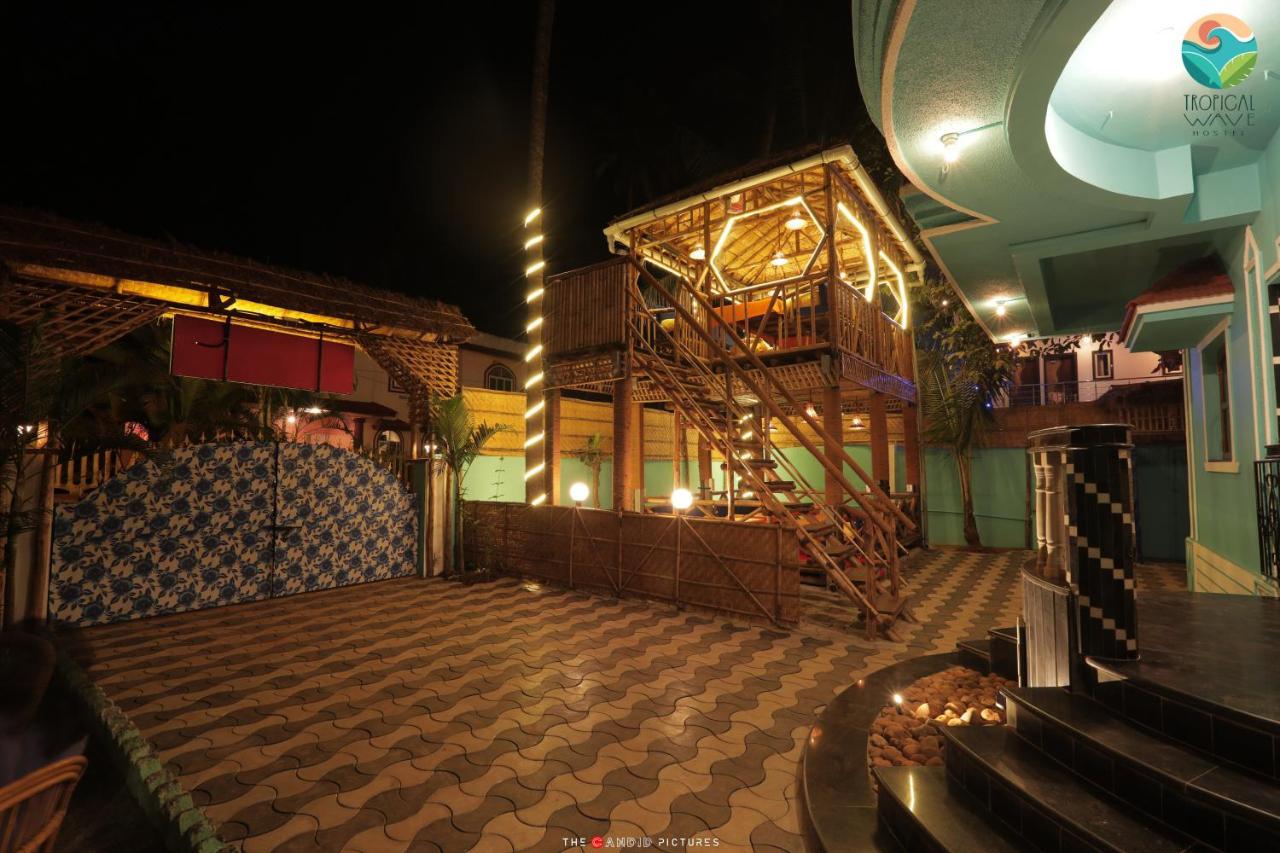 Tropical Wave Hostel Morjim Goa Zewnętrze zdjęcie