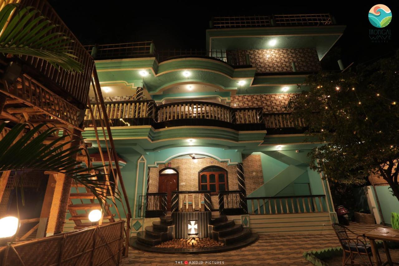 Tropical Wave Hostel Morjim Goa Zewnętrze zdjęcie