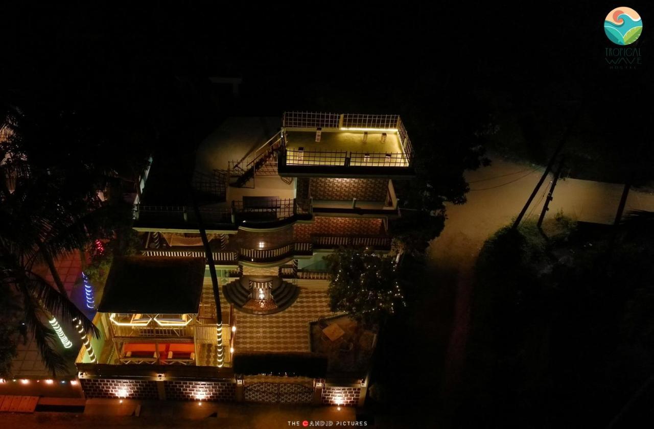 Tropical Wave Hostel Morjim Goa Zewnętrze zdjęcie