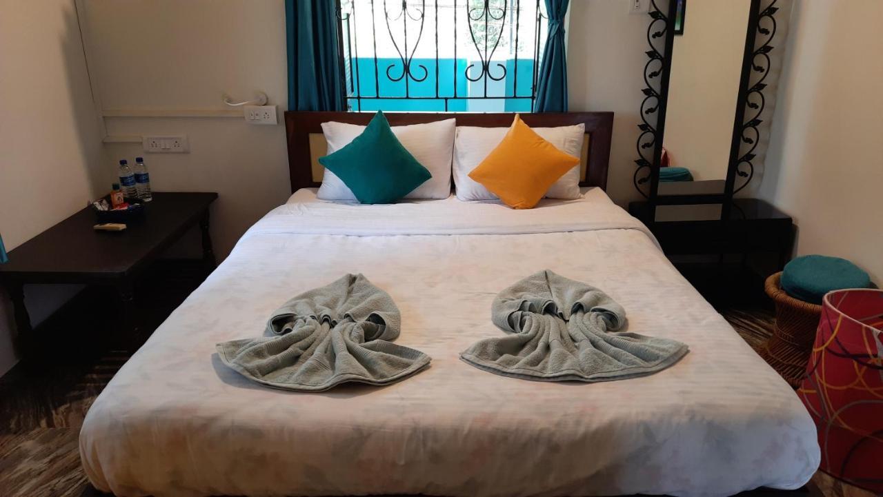 Tropical Wave Hostel Morjim Goa Zewnętrze zdjęcie