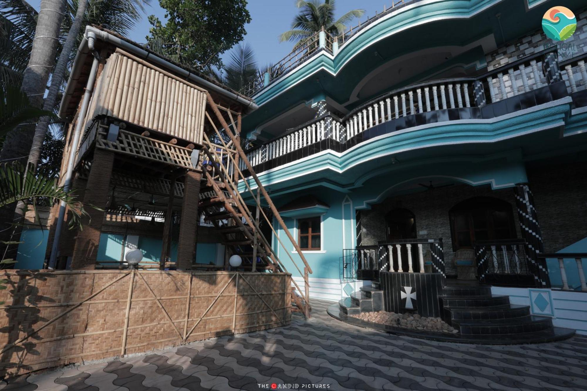 Tropical Wave Hostel Morjim Goa Zewnętrze zdjęcie