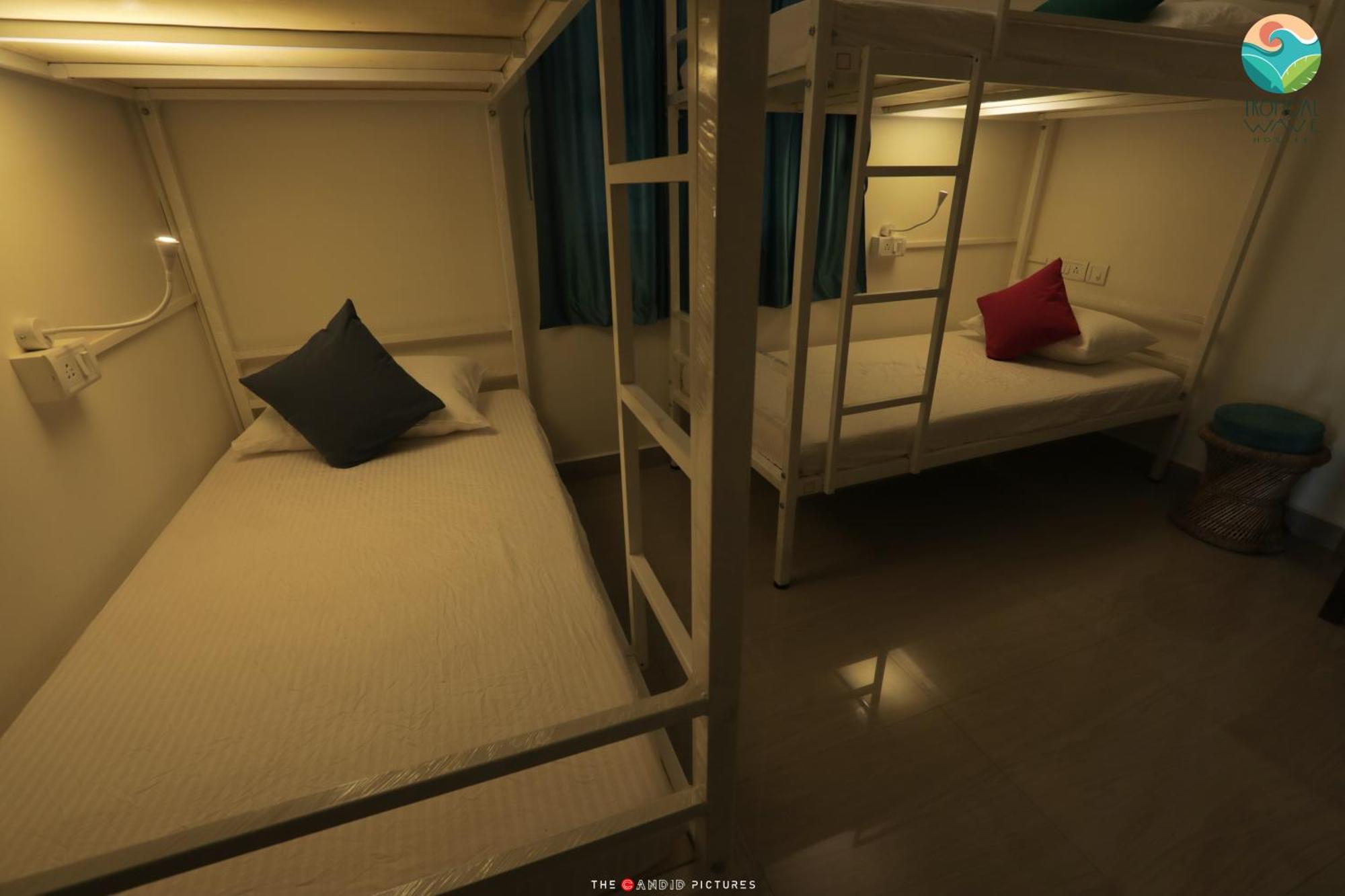 Tropical Wave Hostel Morjim Goa Zewnętrze zdjęcie