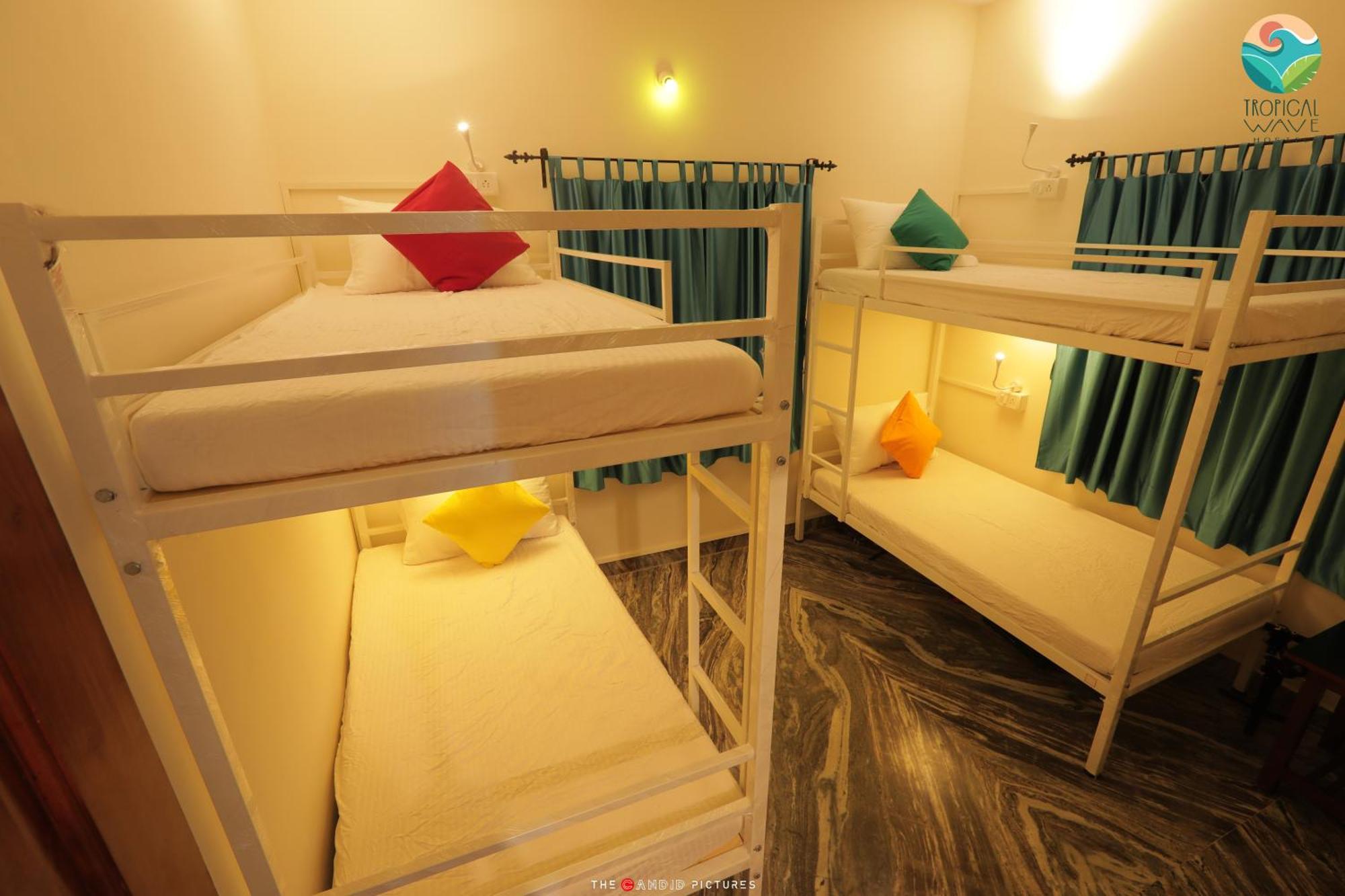 Tropical Wave Hostel Morjim Goa Zewnętrze zdjęcie