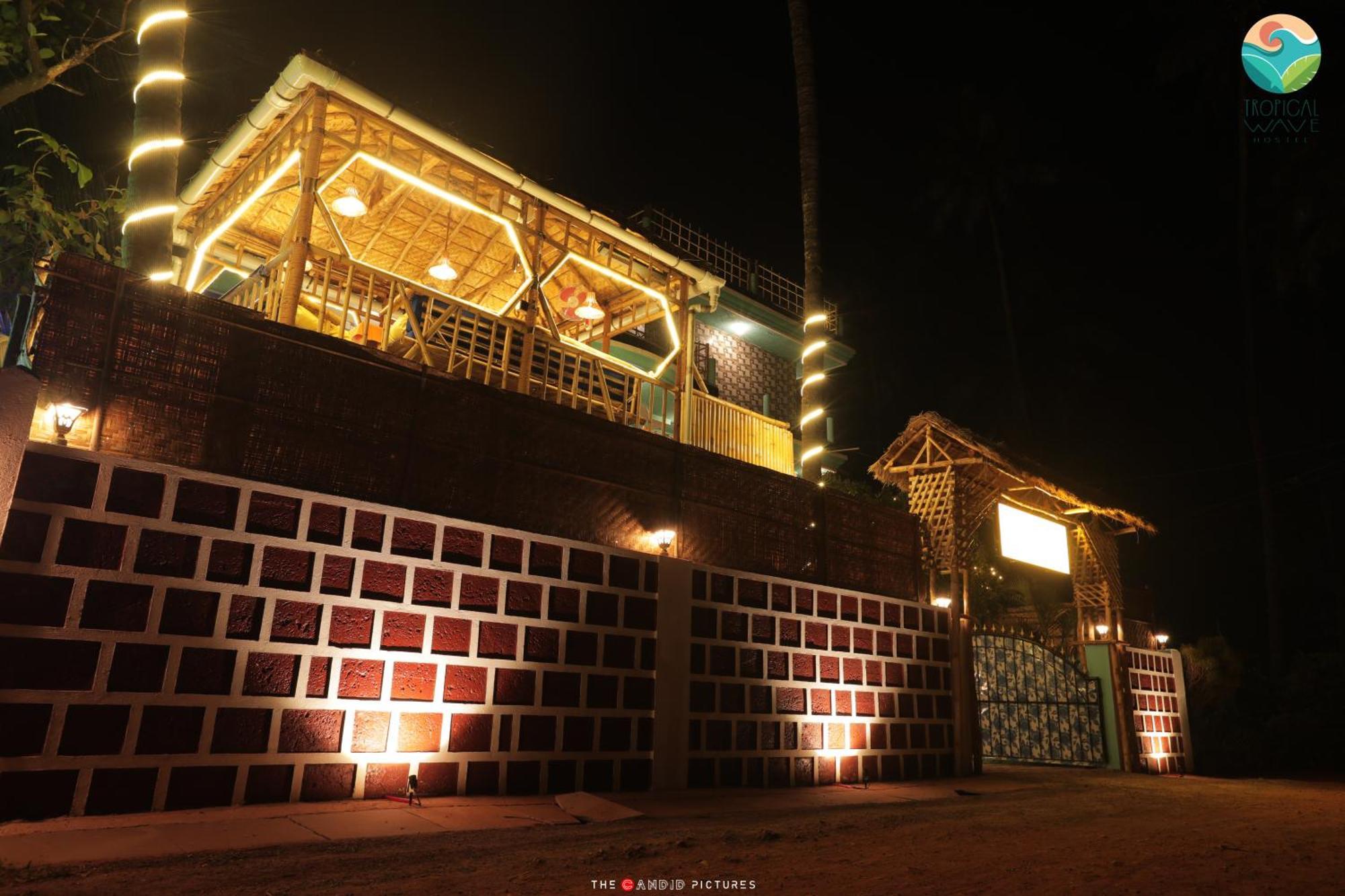 Tropical Wave Hostel Morjim Goa Zewnętrze zdjęcie