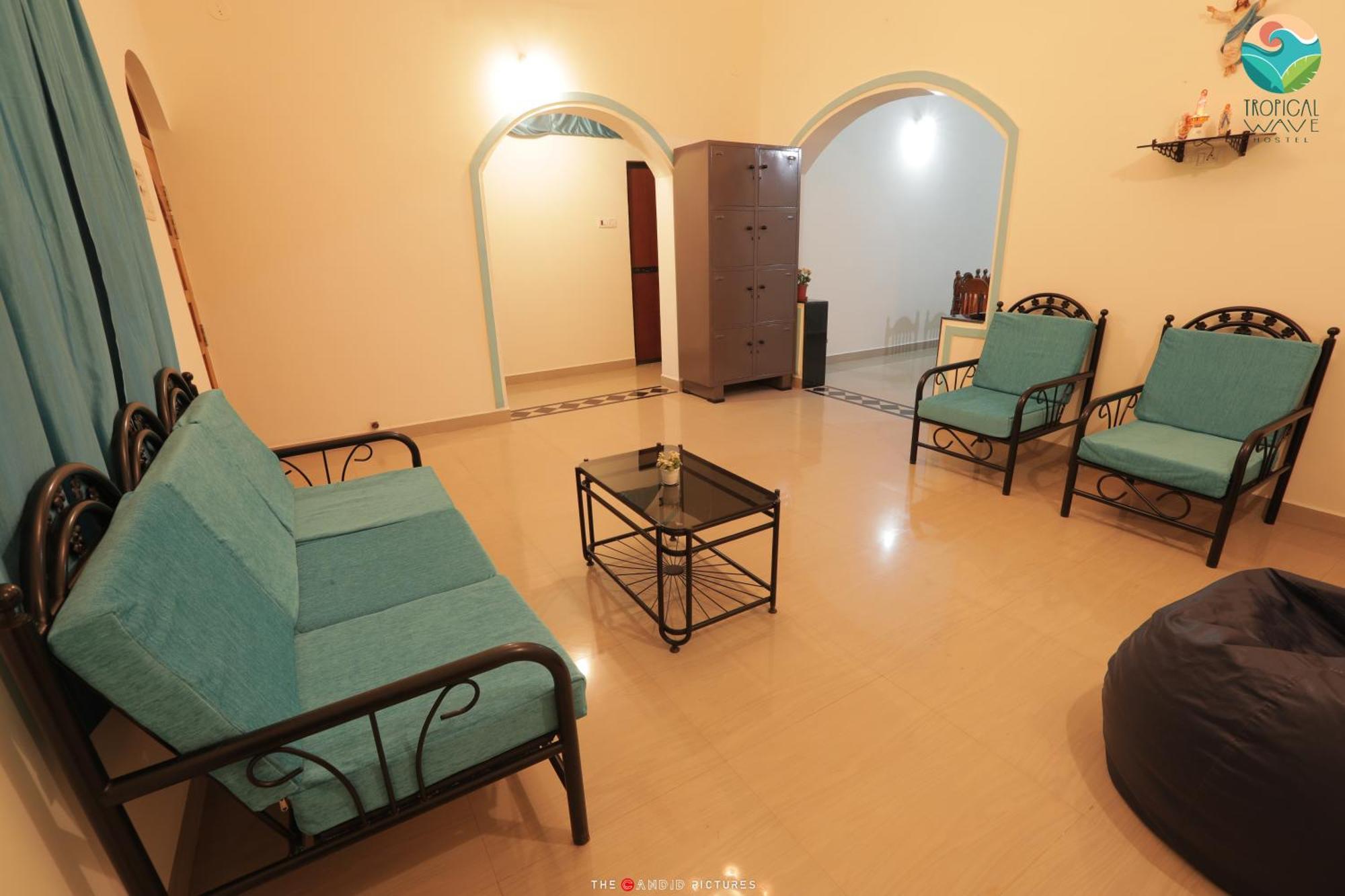 Tropical Wave Hostel Morjim Goa Zewnętrze zdjęcie